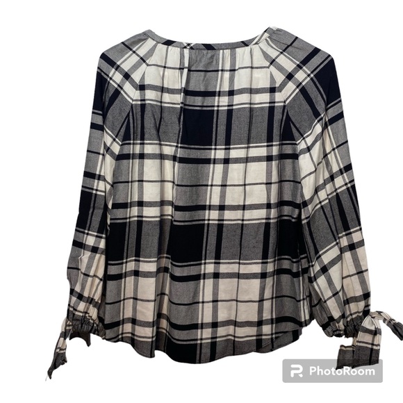 White House Black Market Black/White Plaid Popover Shirt size 6 - Picture 2 of 6